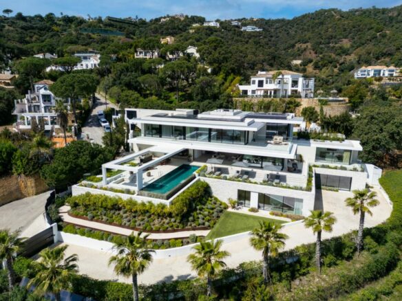 🌟 For Sale – El Madroñal Modern 8B Turnkey Villa 🌟 Sea views – Gated 