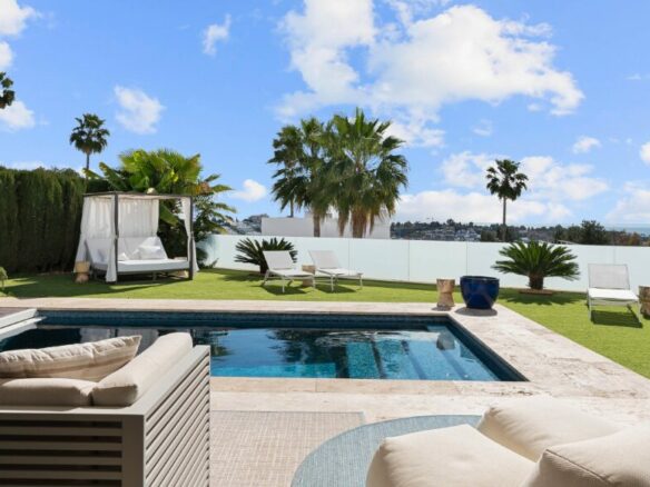 For sale 🌴 – EXQUISITE MODERN VILLA IN GATED COMMUNITY WITH PANORAMIC SEA VIEWS 🌊🌴