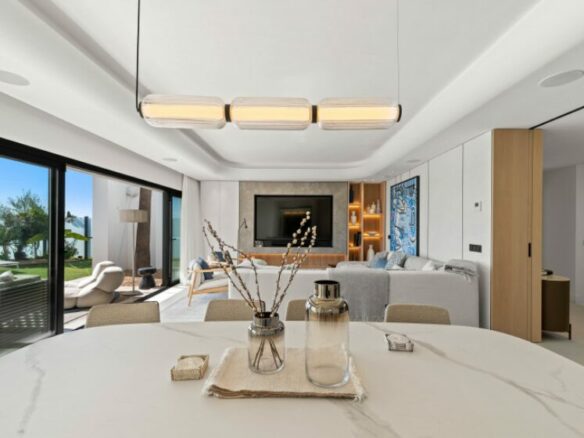 For sale 🌴 – EXQUISITE MODERN VILLA IN GATED COMMUNITY WITH PANORAMIC SEA VIEWS 🌊🌴