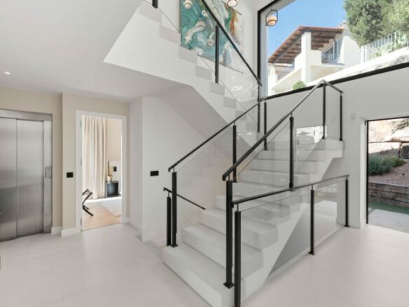 For sale 🌴 – EXQUISITE MODERN VILLA IN GATED COMMUNITY WITH PANORAMIC SEA VIEWS 🌊🌴