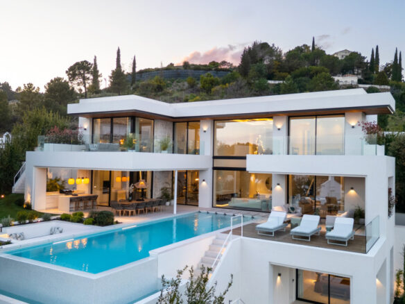 For sale 🌟 La Quinta – Contemporary Villa with Incredible Views 🌊🏡