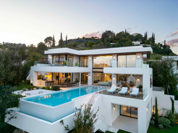 For sale 🌟 La Quinta – Contemporary Villa with Incredible Views 🌊🏡