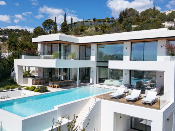 For sale 🌟 La Quinta – Contemporary Villa with Incredible Views 🌊🏡