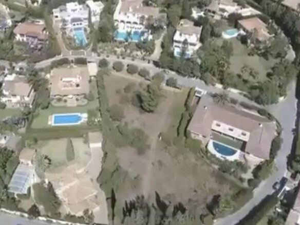 🌟 For Sale 🏡 Large Plot with Development Potential Near Sierra Blanca 🌴