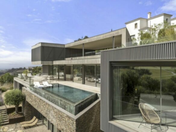 🏡 For Sale – Modern Frontline Golf Villa in Marbella Club Golf Resort – Gated