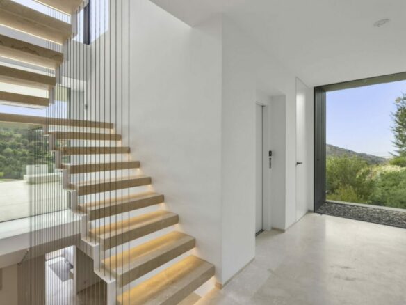🏡 For Sale – Modern Frontline Golf Villa in Marbella Club Golf Resort – Gated