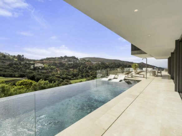🏡 For Sale – Modern Frontline Golf Villa in Marbella Club Golf Resort – Gated