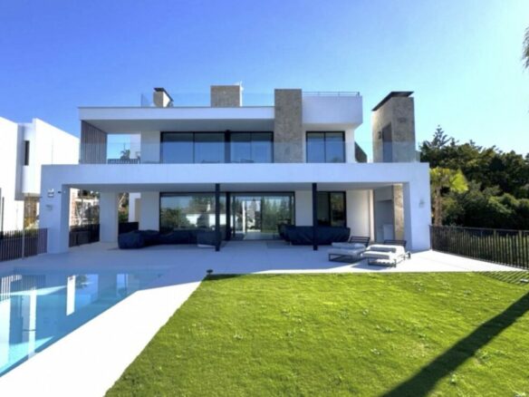 🏡 For Sale: New Modern Villa – Nueva Andalucía ⛳🌴
