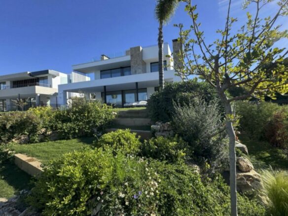 🏡 For Sale: New Modern Villa – Nueva Andalucía ⛳🌴