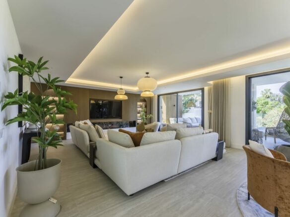 For Sale — Luxury 6B Villa in El Rosario 🌟 Turnkey