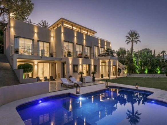 Super Car owners Dream -🌟 Spectacular Luxury Villa for Sale in Las Brisas, Nueva Andalucía, Marbella 🏡🇪🇸