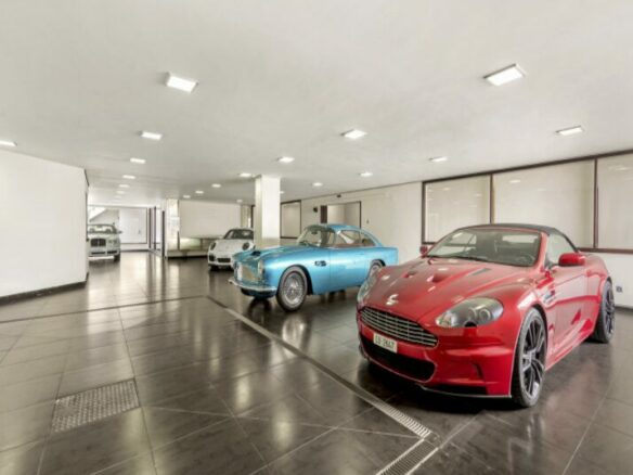 Super Car owners Dream -🌟 Spectacular Luxury Villa for Sale in Las Brisas, Nueva Andalucía, Marbella 🏡🇪🇸