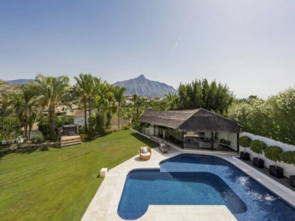 Super Car owners Dream -🌟 Spectacular Luxury Villa for Sale in Las Brisas, Nueva Andalucía, Marbella 🏡🇪🇸