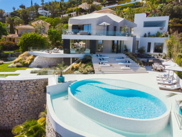 For sale – Turnkey Villa  in El Herrojo Alto, Benahavís 🌅🏡 Sea views -Gated