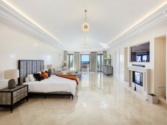For Sale  – Mansion  in Sierra Blanca Marbella Golden Mile 💎 Garage for 12 cars