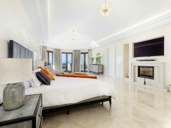 For Sale  – Mansion  in Sierra Blanca Marbella Golden Mile 💎 Garage for 12 cars