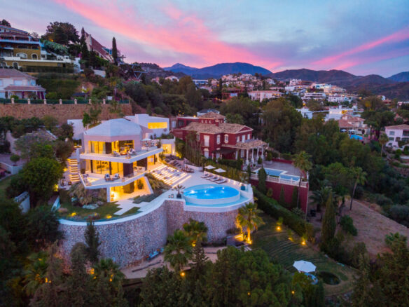 For sale – Turnkey Villa  in El Herrojo Alto, Benahavís 🌅🏡 Sea views -Gated