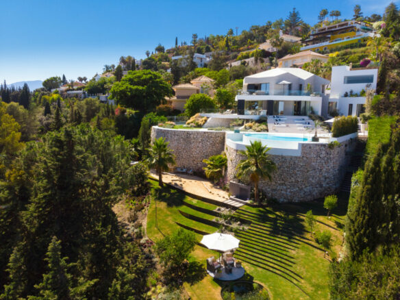 For sale – Turnkey Villa  in El Herrojo Alto, Benahavís 🌅🏡 Sea views -Gated