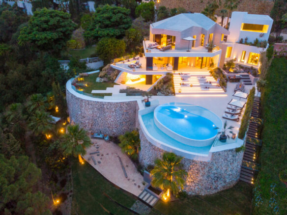 For sale – Turnkey Villa  in El Herrojo Alto, Benahavís 🌅🏡 Sea views -Gated