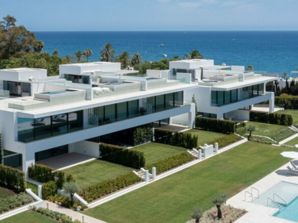 For sale 🏡 Vilas 12  – Modern Luxury Villa for Sale on Marbella’s Golden Mile 🌟