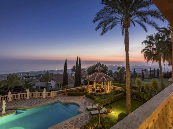 🏛️ For Sale: Mansion on Large Plot with Sea Views — Sierra Blanca, Marbella Golden Mile 🌅🌴