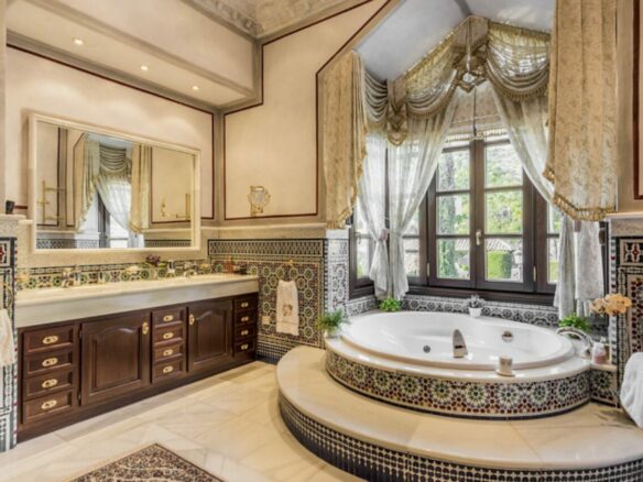 🏛️ For Sale: Mansion on Large Plot with Sea Views — Sierra Blanca, Marbella Golden Mile 🌅🌴