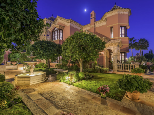 🏛️ For Sale: Mansion on Large Plot with Sea Views — Sierra Blanca, Marbella Golden Mile 🌅🌴