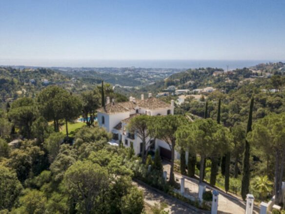 🌟 For Sale: Spectacular Estate with Panoramic Views in El Madroñal 🌿🌄
