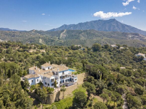 🌟 For Sale: Spectacular Estate with Panoramic Views in El Madroñal 🌿🌄