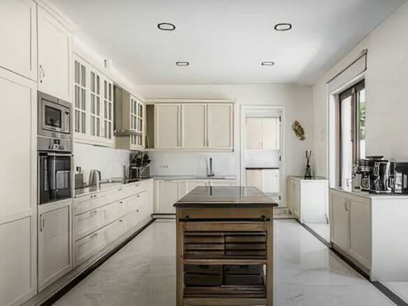 For Sale  – Mansion  in Sierra Blanca Marbella Golden Mile 💎 Garage for 12 cars