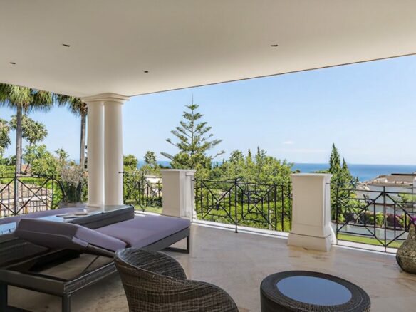 For Sale  – Mansion  in Sierra Blanca Marbella Golden Mile 💎 Garage for 12 cars