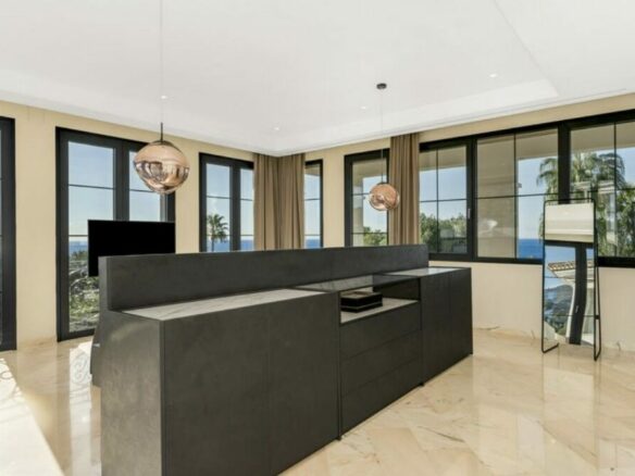 🌟 Luxury Villa for Sale in Sierra Blanca – Marbella Golden Mile 🏝️