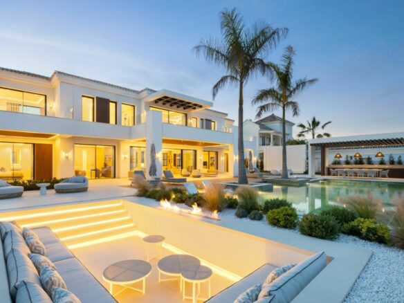Turnkey 🌟 Hilltop 7B Mansion for Sale Ronda Road –  Benahavís