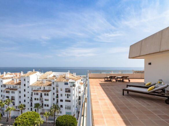 🌟 PENTHOUSE FOR SALE – MARINA BANÚS, PUERTO BANÚS, MARBELLA 🌟