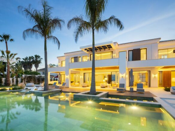 Turnkey 🌟 Hilltop 7B Mansion for Sale Ronda Road –  Benahavís