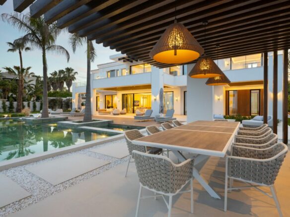 Turnkey 🌟 Hilltop 7B Mansion for Sale Ronda Road –  Benahavís