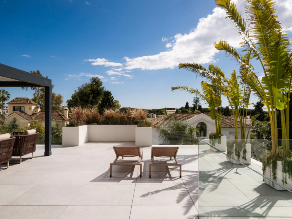 🌟 For Sale 🌟 Exclusive 5-Bedroom Fully Automated Villa in Marbella’s Golden Mile 🏖️🌴