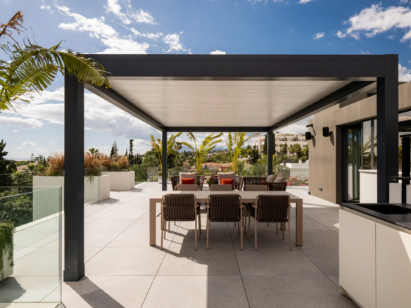 🌟 For Sale 🌟 Exclusive 5-Bedroom Fully Automated Villa in Marbella’s Golden Mile 🏖️🌴
