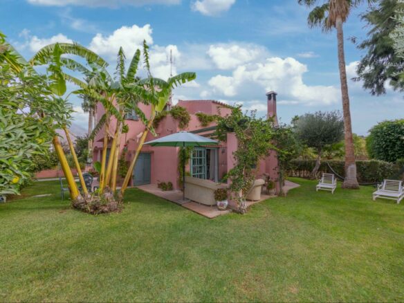Estepona Villa with Stables (OCA licence) for sale near Town