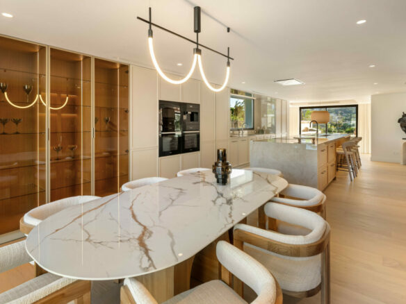 🏡 For Sale: Turnkey 6B 🛏️ Luxury Villa in Aloha 🌿🌅