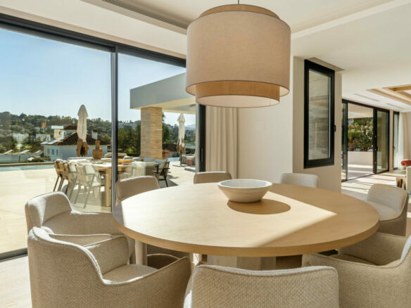 🏡 For Sale: Turnkey 6B 🛏️ Luxury Villa in Aloha 🌿🌅
