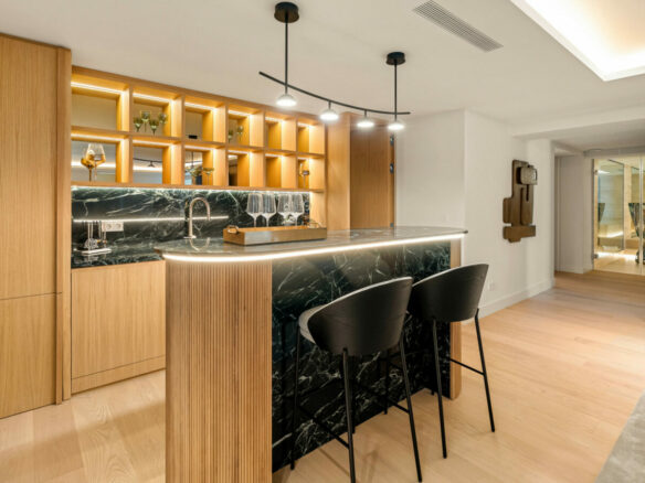 🏡 For Sale: Turnkey 6B 🛏️ Luxury Villa in Aloha 🌿🌅