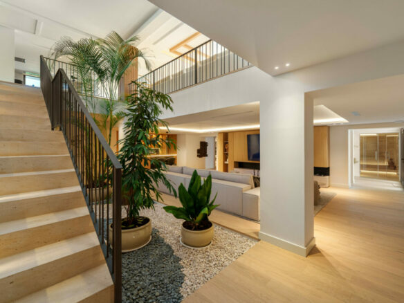 🏡 For Sale: Turnkey 6B 🛏️ Luxury Villa in Aloha 🌿🌅