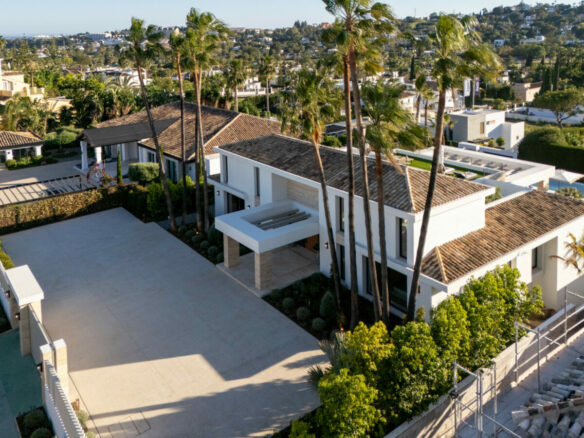 🏡 For Sale: Turnkey 6B 🛏️ Luxury Villa in Aloha 🌿🌅