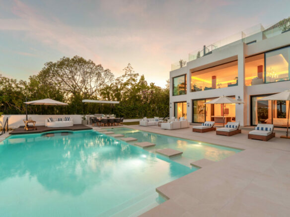 FOR SALE – Sophisticated Villa Overlooking Los Naranjos Golf 🌳