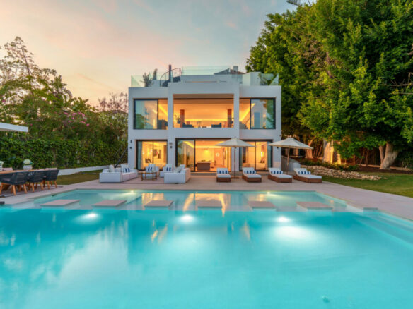 FOR SALE – Sophisticated Villa Overlooking Los Naranjos Golf 🌳