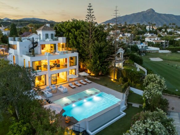 FOR SALE – Sophisticated Villa Overlooking Los Naranjos Golf 🌳