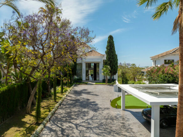 FOR SALE – Sophisticated Villa Overlooking Los Naranjos Golf 🌳