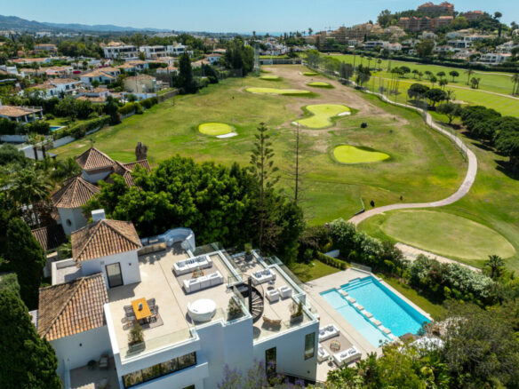 FOR SALE – Sophisticated Villa Overlooking Los Naranjos Golf 🌳