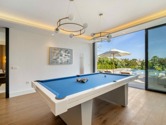 FOR SALE – Sophisticated Villa Overlooking Los Naranjos Golf 🌳